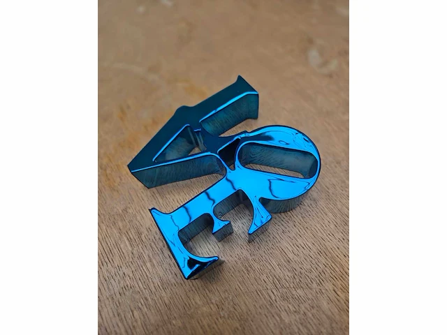 Robert indiana - love sculpture (blauw) - afbeelding 4 van  6