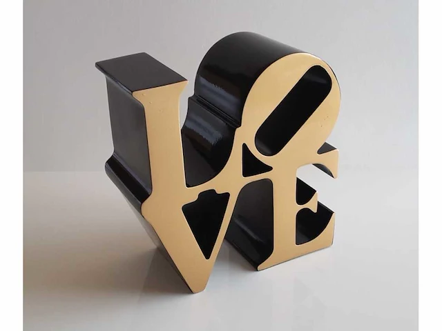 Robert indiana - love sculpture (goud, zwart) - afbeelding 1 van  2