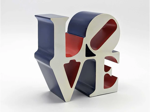 Robert indiana - love sculpture (rood, blauw en wit) - afbeelding 3 van  10