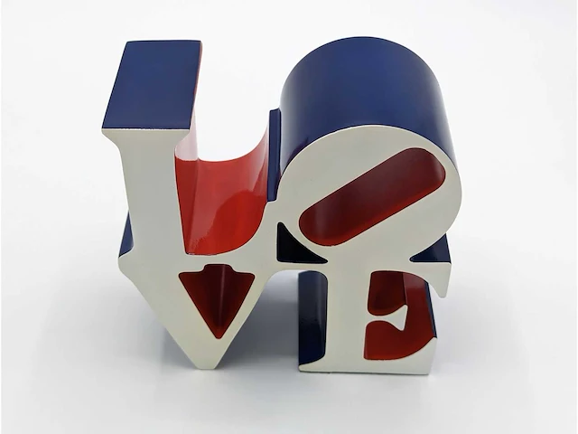 Robert indiana - love sculpture (rood, blauw en wit) - afbeelding 5 van  10