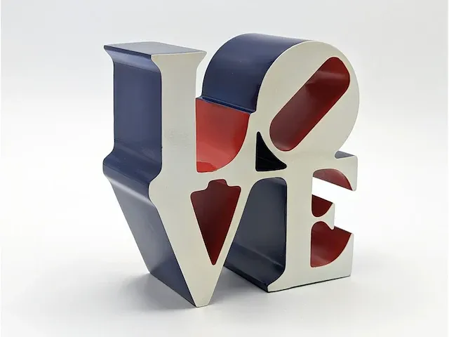 Robert indiana (na) - love sculptuur - afbeelding 2 van  7