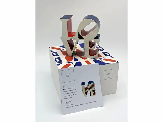 Robert indiana (na) - love sculptuur - afbeelding 4 van  7