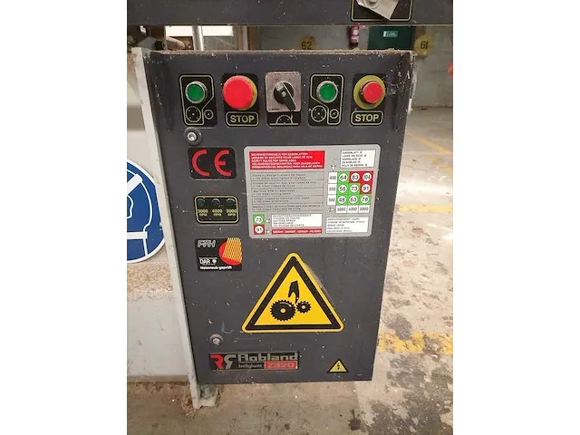 Robland z320 paneelcirkelzaagmachine - afbeelding 6 van  6