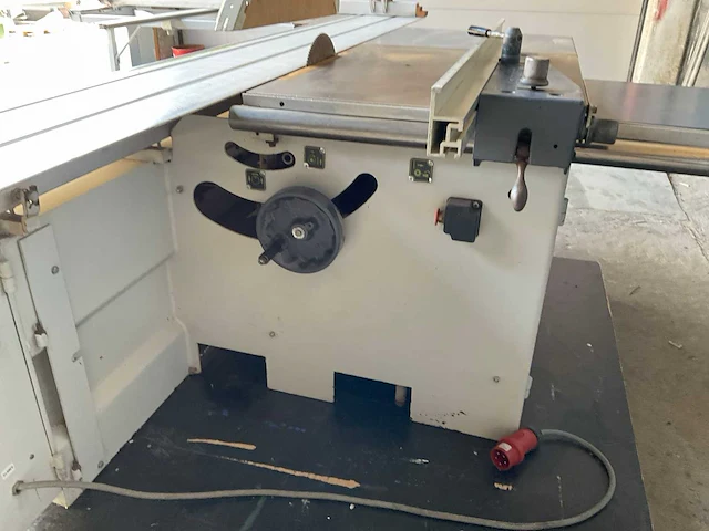 Robland z320 paneelcirkelzaagmachine - afbeelding 2 van  10