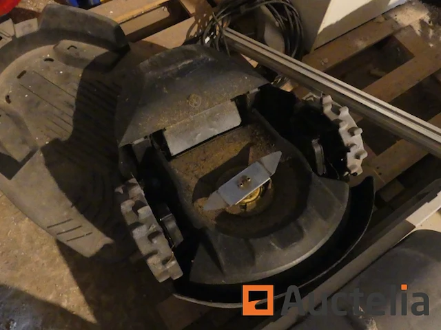 Robomow rx12u grasmaaier robot - afbeelding 1 van  3