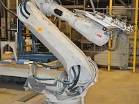 Robot abb ab + 2 rotating platform + brushing machine + belt conveyor - afbeelding 1 van  10