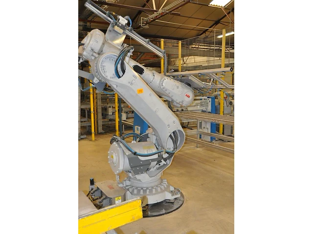 Robot abb ab + 2 rotating platform + brushing machine + belt conveyor - afbeelding 4 van  10
