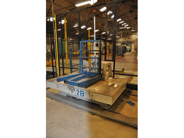Robot abb ab + 2 rotating platform + brushing machine + belt conveyor - afbeelding 8 van  10