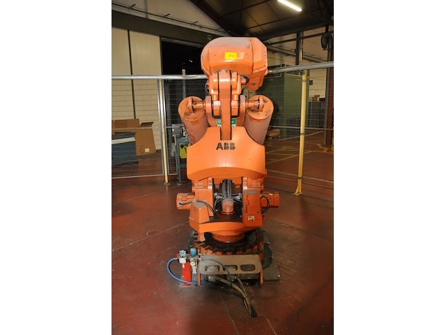 Robot abb incl. loading station & belt conveyor - afbeelding 4 van  8