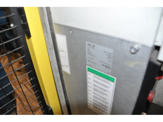 Robot abb with controller - afbeelding 4 van  4