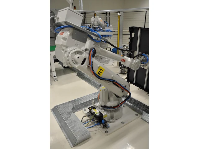 Robot abb - afbeelding 1 van  4