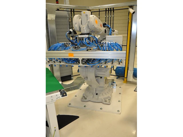 Robot abb - afbeelding 3 van  4