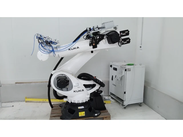 Robot kuka - afbeelding 1 van  7