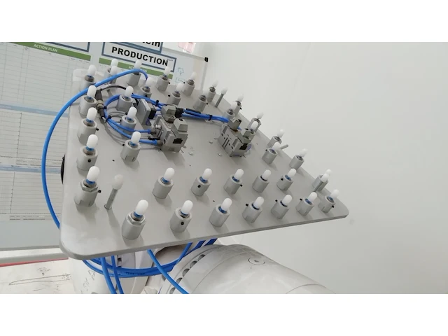 Robot kuka - afbeelding 3 van  7