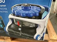 Robotic pool cleaner hayward aquavac 650