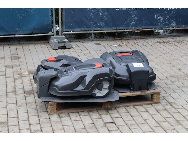 Robotmaaiers husqvarna elektrisch - afbeelding 1 van  1