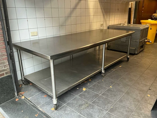 Robuuste rvs werktafel - afbeelding 1 van  5