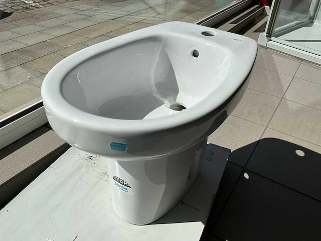 Roca bidet - afbeelding 2 van  4