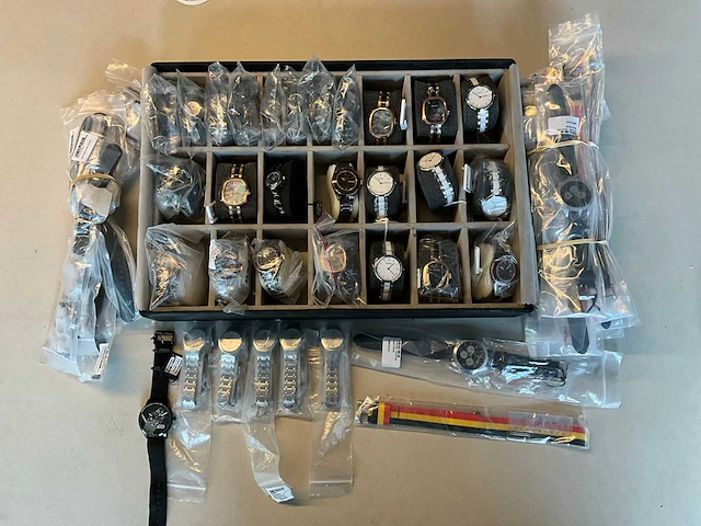 Rodania diverse horloges (50x) - afbeelding 1 van  16