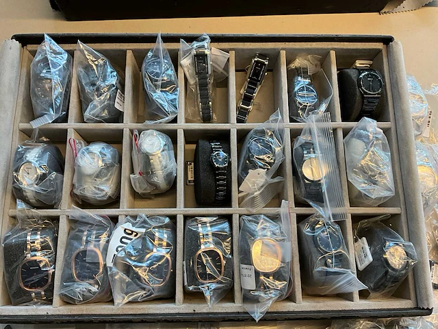 Rodania diverse horloges (50x) - afbeelding 12 van  20