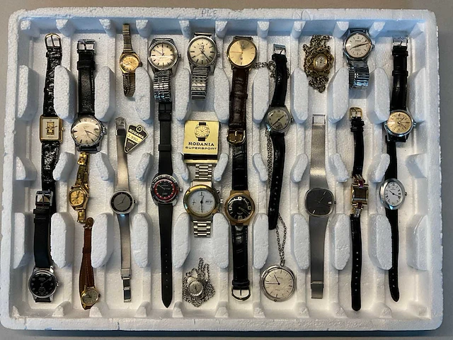 Rodania diverse vintage horloges (22x) - afbeelding 1 van  14