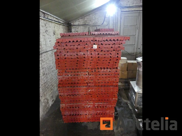 Rode pvc roosters +/- 32m² 50x50 - afbeelding 1 van  4