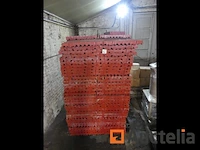 Rode pvc roosters +/- 32m² 50x50 - afbeelding 1 van  4