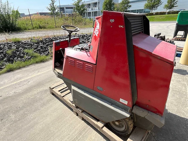 Rode veegmachine om te repareren - afbeelding 7 van  14