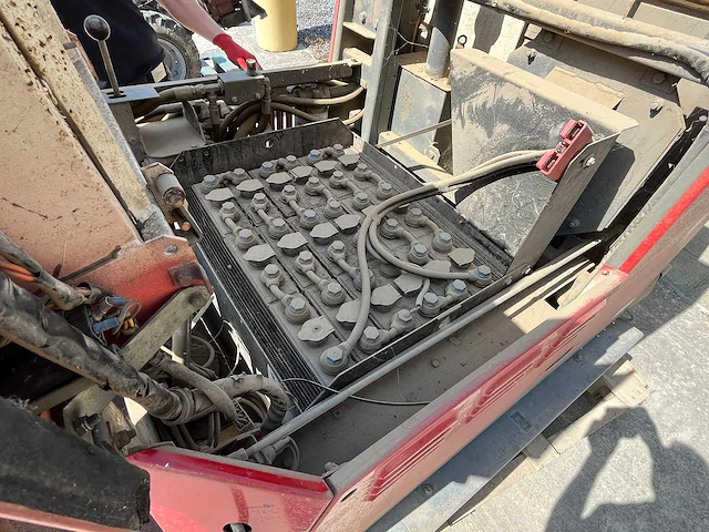 Rode veegmachine om te repareren - afbeelding 11 van  14