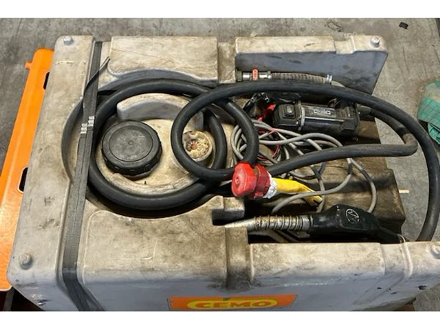 Rode werfdieseltank cemo - afbeelding 2 van  6