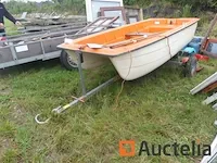 Roeiboot op remoque tabur yak iii