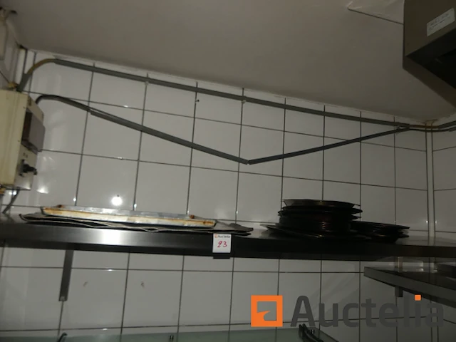 Roestvrijstalen tafel 2 planken + minikoelkast en diversen - afbeelding 4 van  6