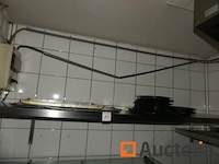 Roestvrijstalen tafel 2 planken + minikoelkast en diversen - afbeelding 4 van  6