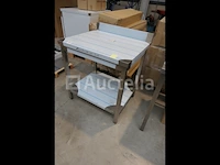 Roestvrijstalen tafel met dubbele plank en fronton aan de achterkant - afbeelding 3 van  6