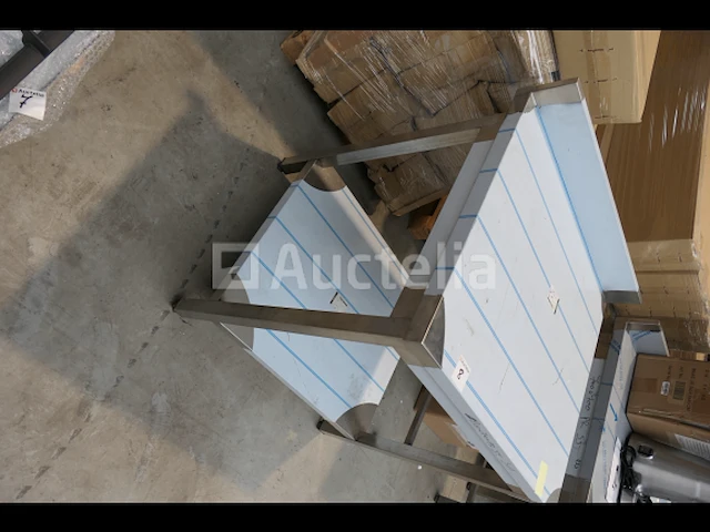 Roestvrijstalen tafel met dubbele plank en fronton aan de achterkant - afbeelding 5 van  6