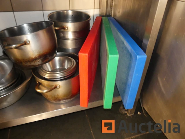 Roestvrijstalen werktafel en zijn inhoud - afbeelding 6 van  7