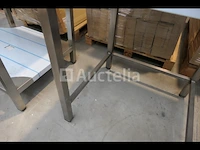 Roestvrijstalen werktafel met fronton aan de achterkant - afbeelding 2 van  7