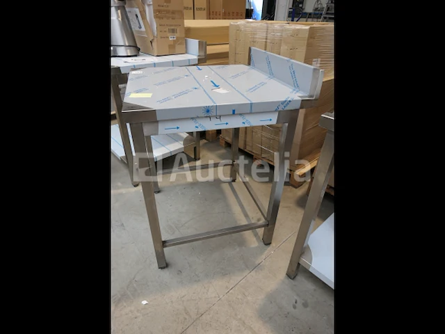 Roestvrijstalen werktafel met fronton aan de achterkant - afbeelding 6 van  7