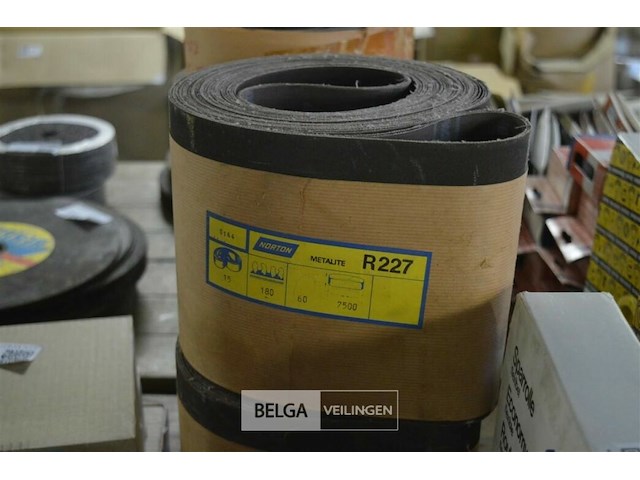 Rol van schuurband, specifiek een norton metalite r227 - afbeelding 1 van  2