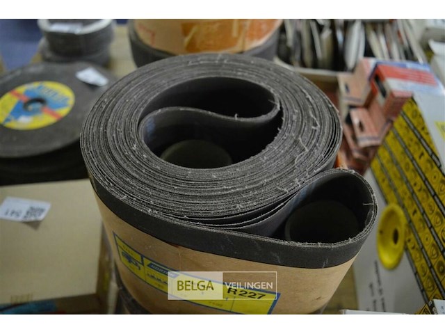 Rol van schuurband, specifiek een norton metalite r227 - afbeelding 2 van  2