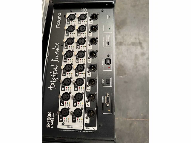 Roland - vmix + s1608 - roland v mixer + stagebox - afbeelding 3 van  4