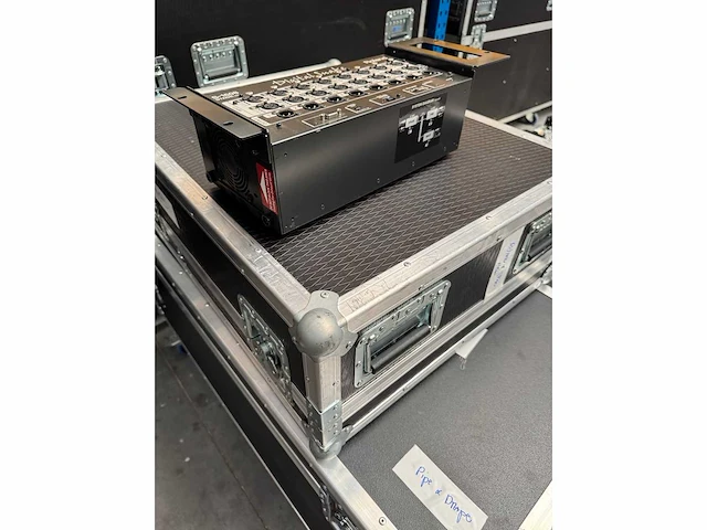 Roland - vmix + s1608 - roland v mixer + stagebox - afbeelding 4 van  4