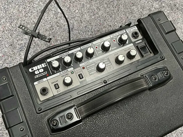 Roland cube 60d gitaarversterker - afbeelding 2 van  4