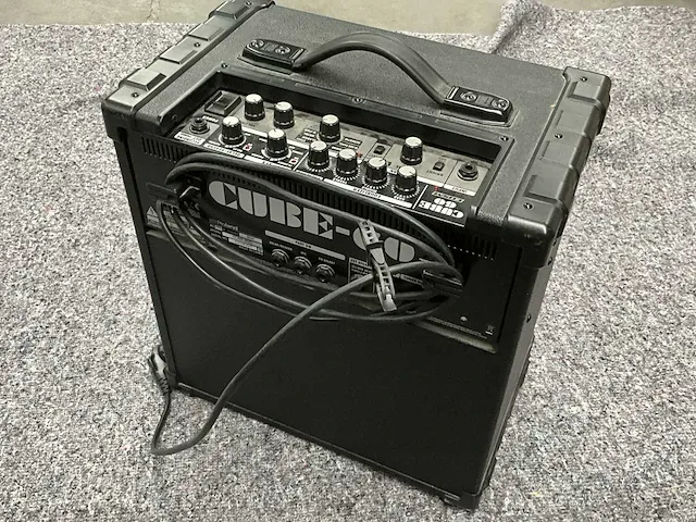 Roland cube 60d gitaarversterker - afbeelding 3 van  4