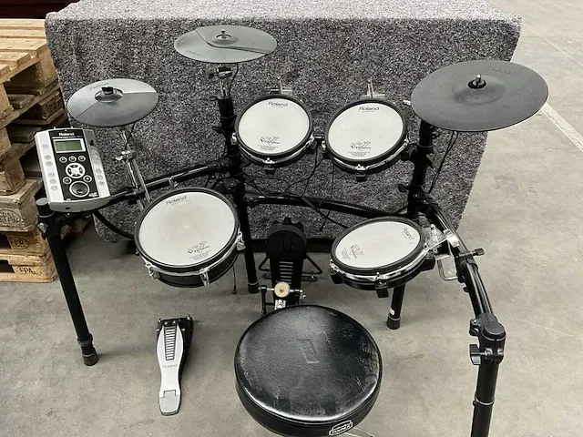 Roland td9 elektronische drumset - afbeelding 1 van  7