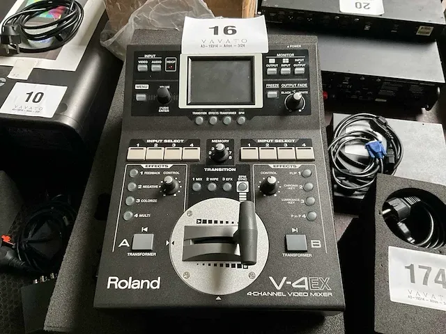 Roland v4-ex videomixer - afbeelding 1 van  2