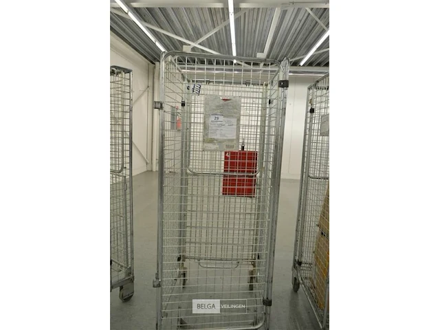 Rolkar magazijn met inhoud - afbeelding 1 van  3