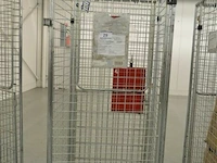 Rolkar magazijn met inhoud - afbeelding 1 van  3