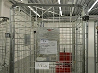 Rolkar magazijn met inhoud - afbeelding 2 van  3