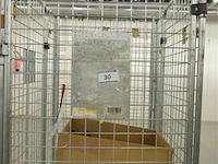 Rolkar magazijn met inhoud - afbeelding 2 van  3